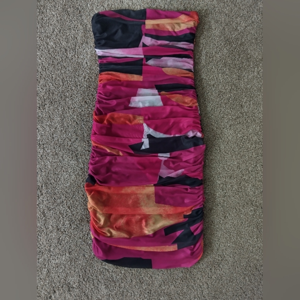 Elegant Strapless Dress in Pink and Orange Hues